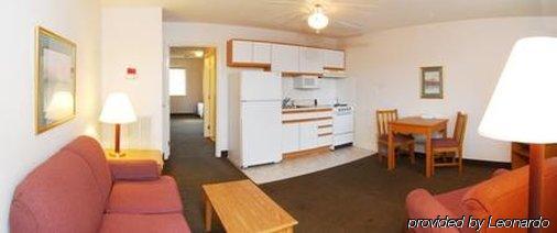 Affordable Suites Shelby Room photo